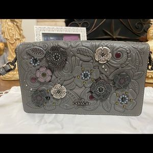 Coach Tooled Tea Rose Clutch Wallet Gray Gunmetal